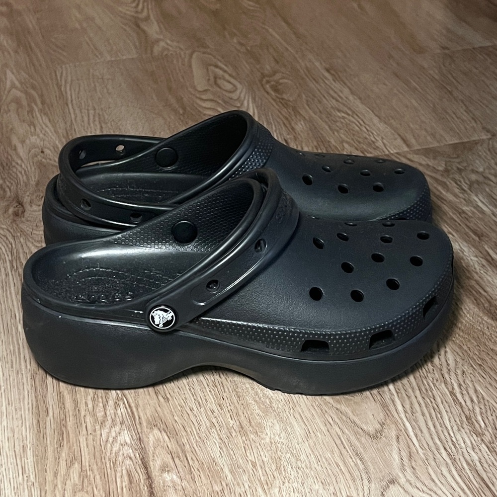 Classic Platform Crocs Clogs | Black | W8